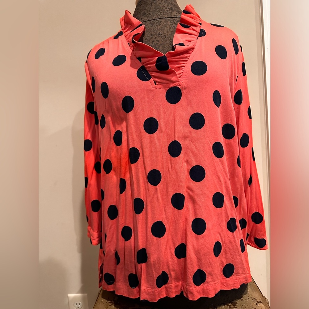Ladies Crown & Ivy Top Size Medium